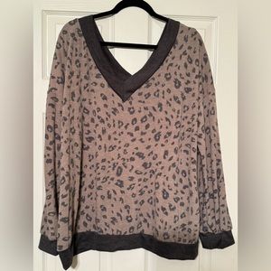 Heimish USA Leopard V-neck 2XL Top